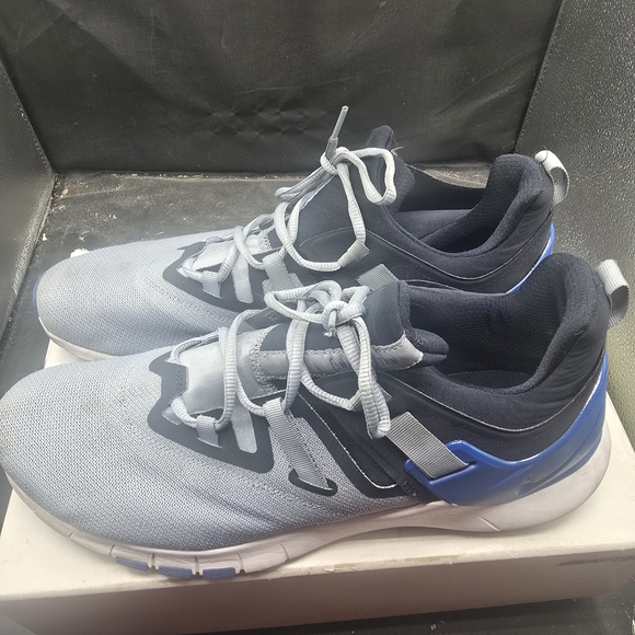 Nike Gray and Black Athletic Shoes - Picture 5 of 7